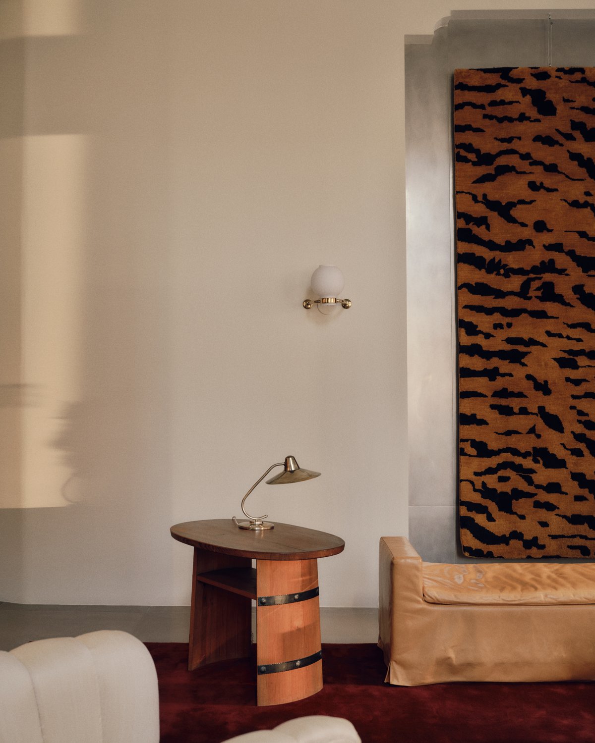 Flauschige Wollteppiche Grand Deep Wine und Tigris, abgebildet im Flagship-Store in New York.