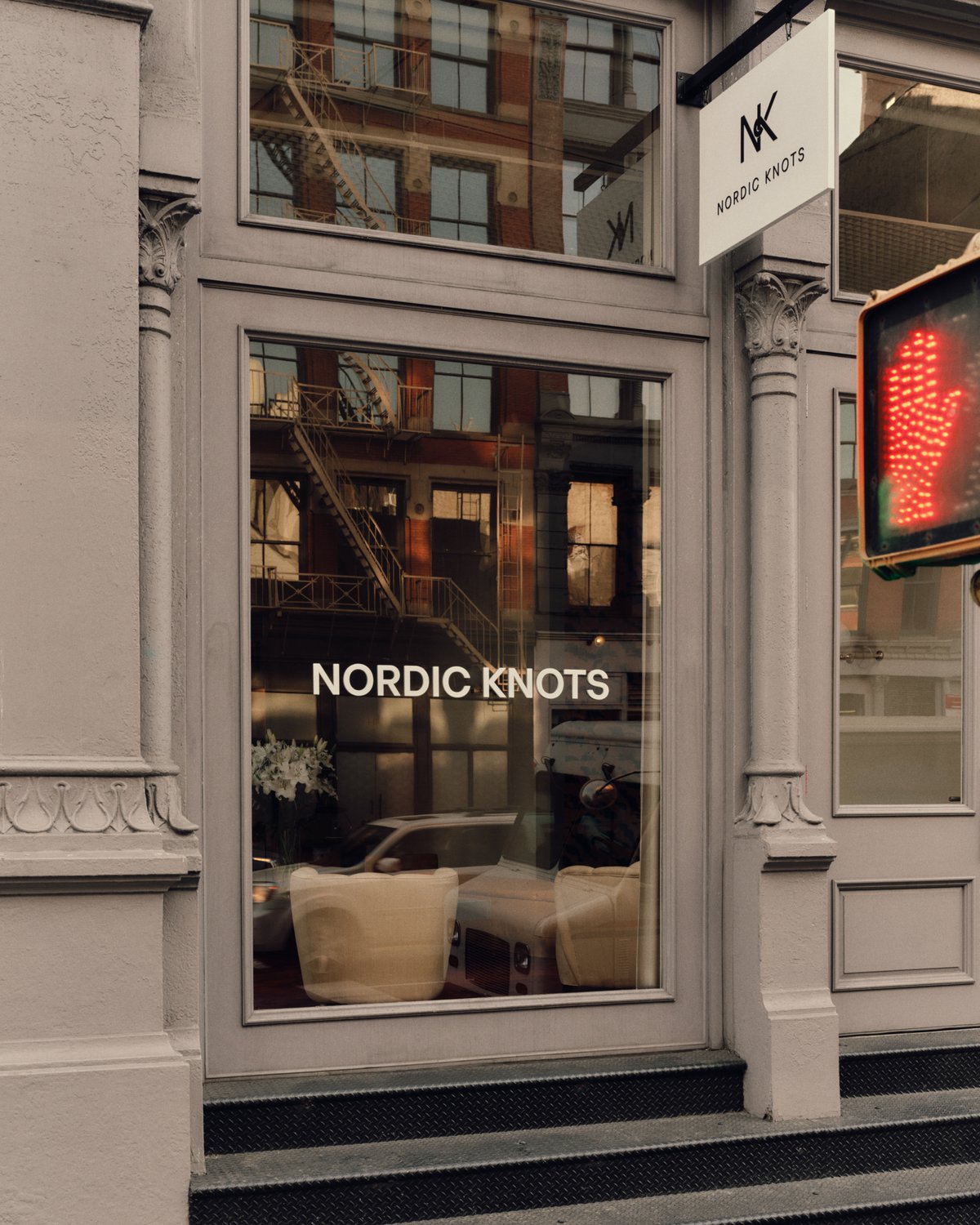 Das Nordic Knots Flagship-Geschäft in New York, von der Straße aus fotografiert.
