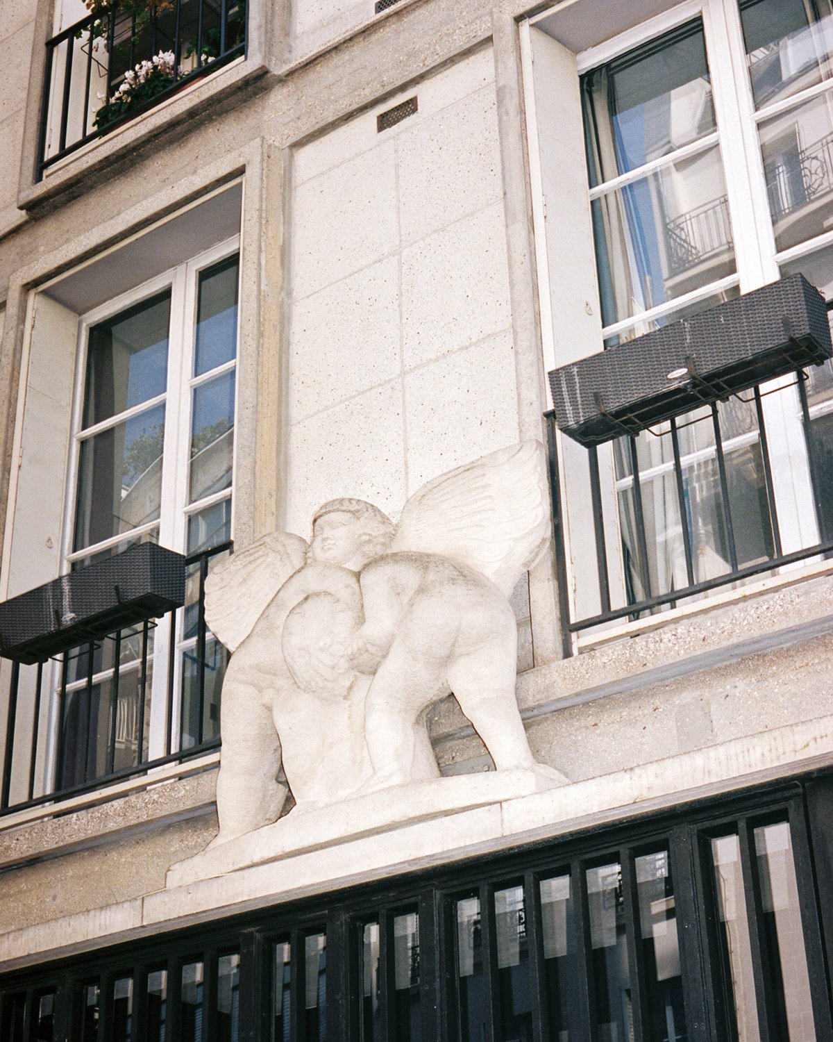 Die Außenansicht des Hauses des renommierten Architekten Auguste Perret in Paris, Frankreich.