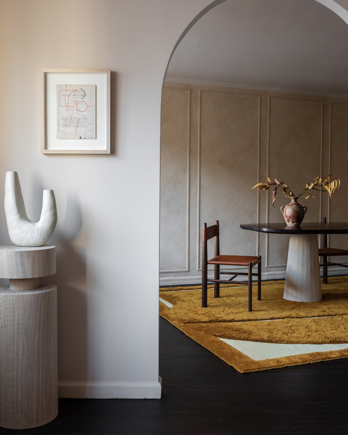 Shaggy rug Face styled in the home of designduo Arjé. It's styled with wooden chair and a big dinner table.