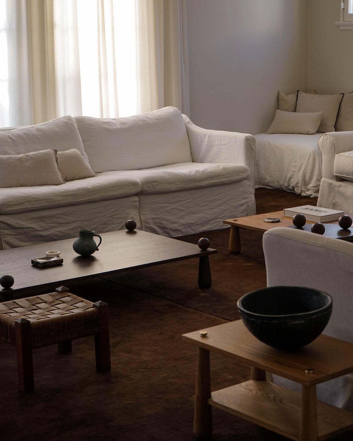 Photograph of Jessie Andrew's living room with neutral colored furniture and the plush wool rug Grand - Walnut.