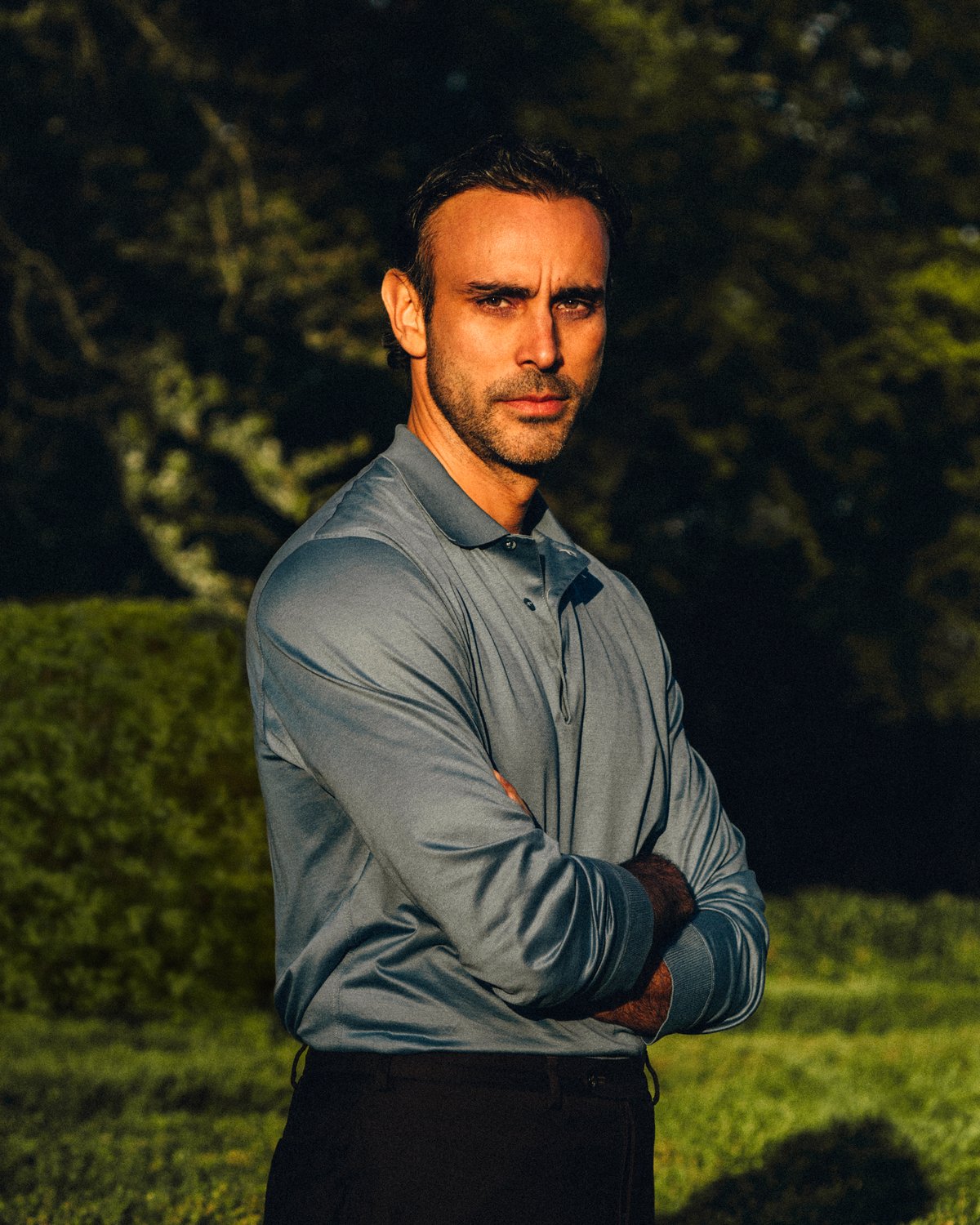 Der Pariser Designer Fabrizio Casiraghi abgebildet in einem wunderschönen Garten in Norrviken, Schweden.