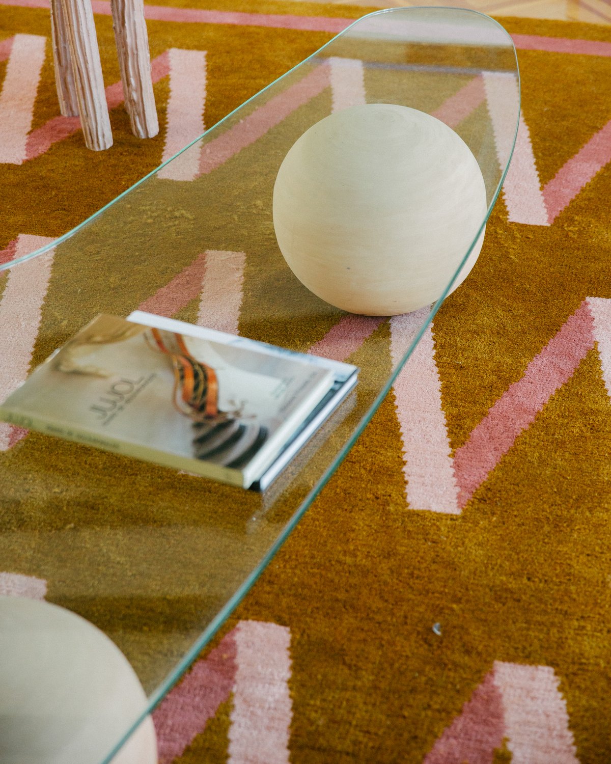 Close up on folding ribbon in Casa Balandra’s living room.