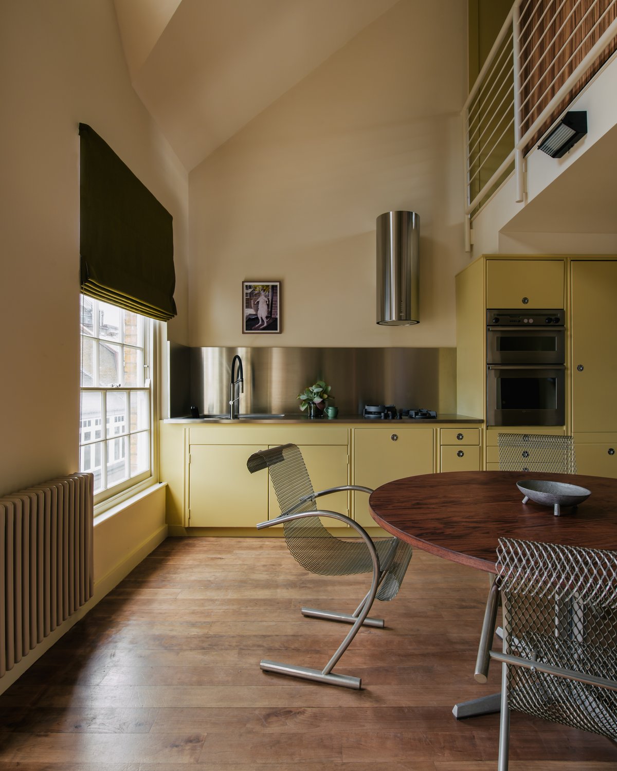 Die Küche im Zuhause von Hollie Bowden, fotografiert in London, Großbritannien.