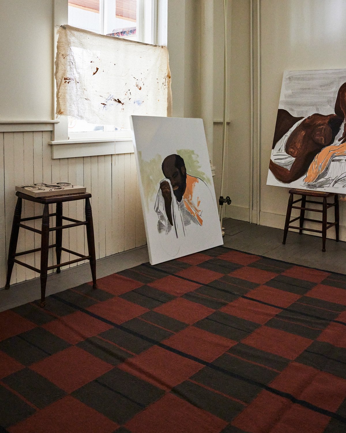 Båstad in der Farbe Rot, ausgestellt im Zuhause von Cassi Namoda.