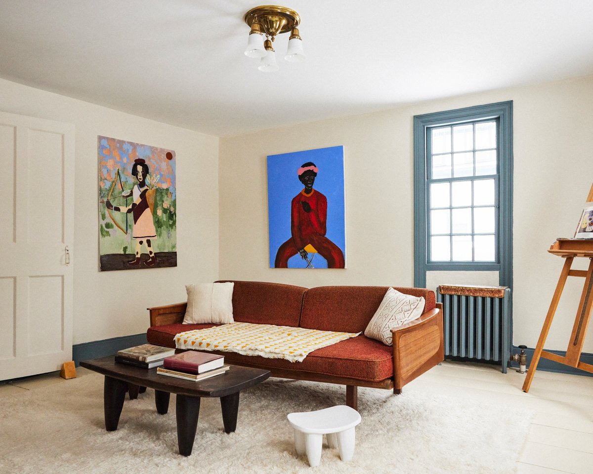 Das Zuhause von Cassi Mamoda mit dem Teppich Fields in der Farbe Dusty White.