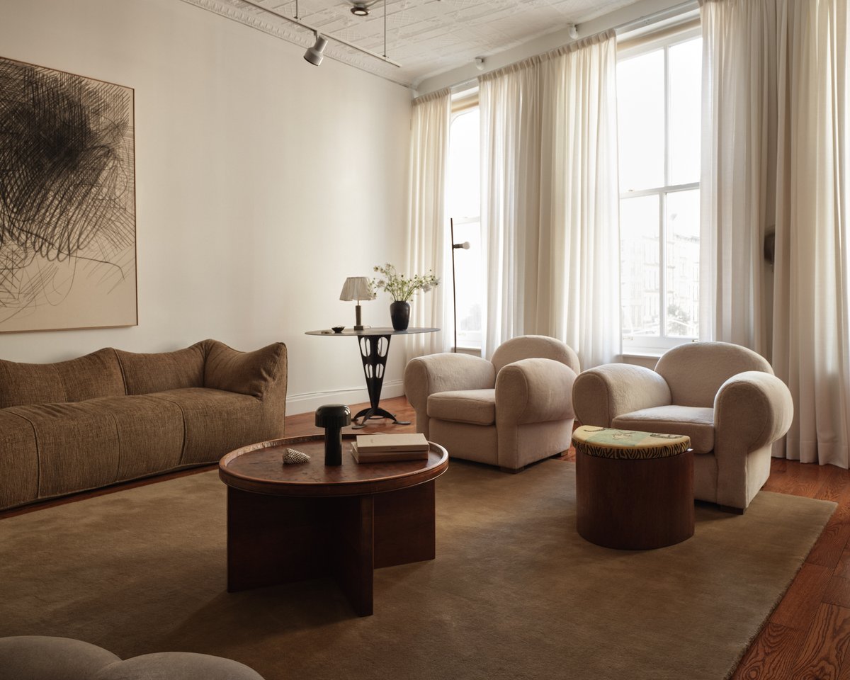 Plush wool rug Grand in Chestnut displayed in a bright living room with soft furniture in muted colors and artistic wooden interior details in a beautiful apartment in Soho, New York